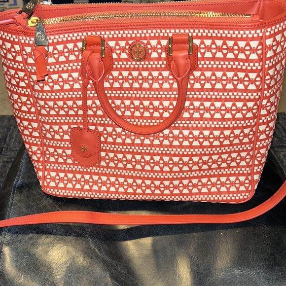 Tory Burch Handbags - 👜GORGEOUS New Tory Burch Robinson woven tote in Poppy Coral